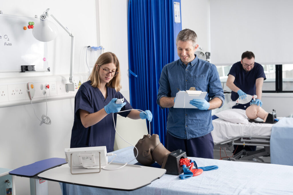 Bronchoscopy simulator